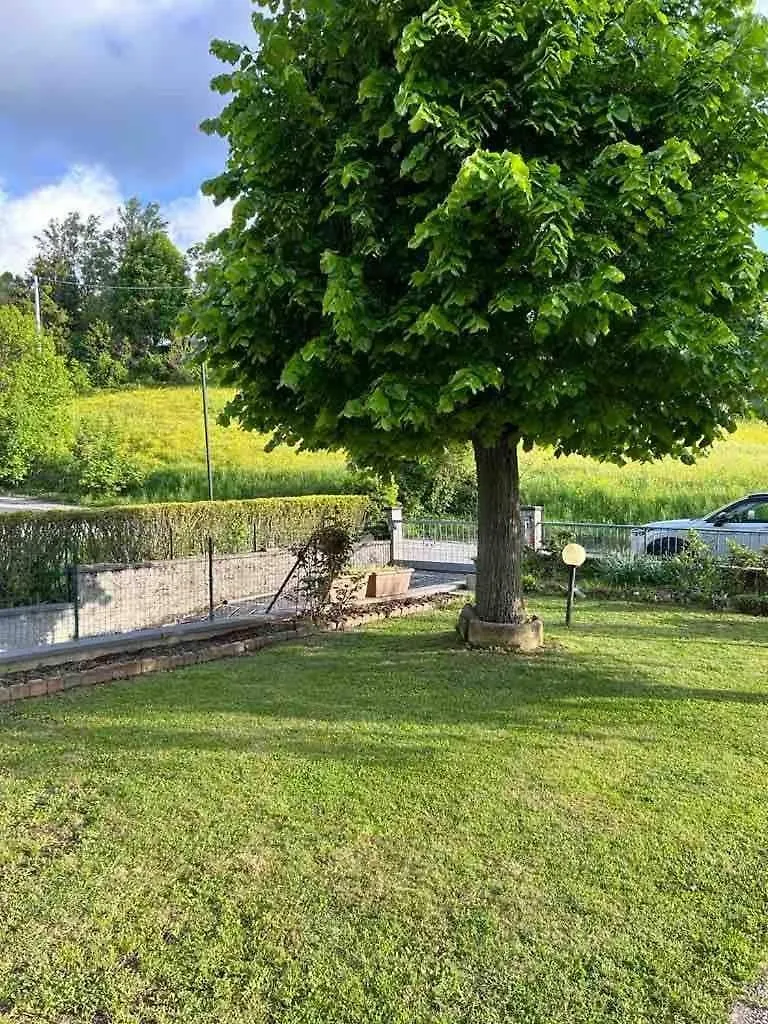 Villetta Immersa Nel Verde Monteombraro 0*,