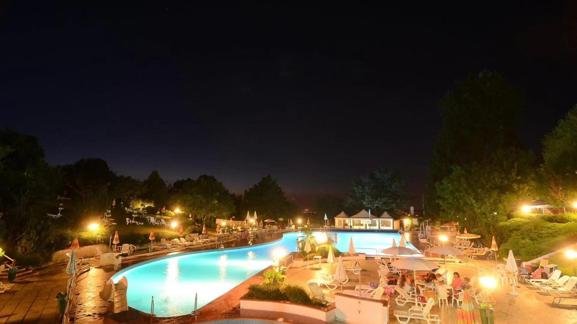 Villetta Immersa Nel Verde Monteombraro Italien